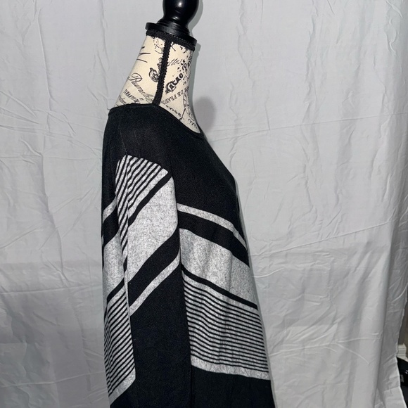 Long Sleeve Blouse - Picture 2 of 4